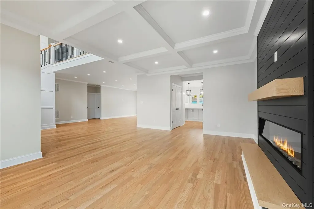 39 Cobalt Lane Westbury NY 11590