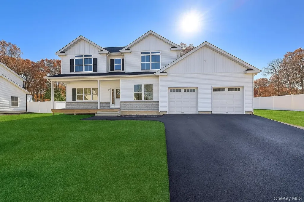 12 Fox Run Court Ridge NY 11961