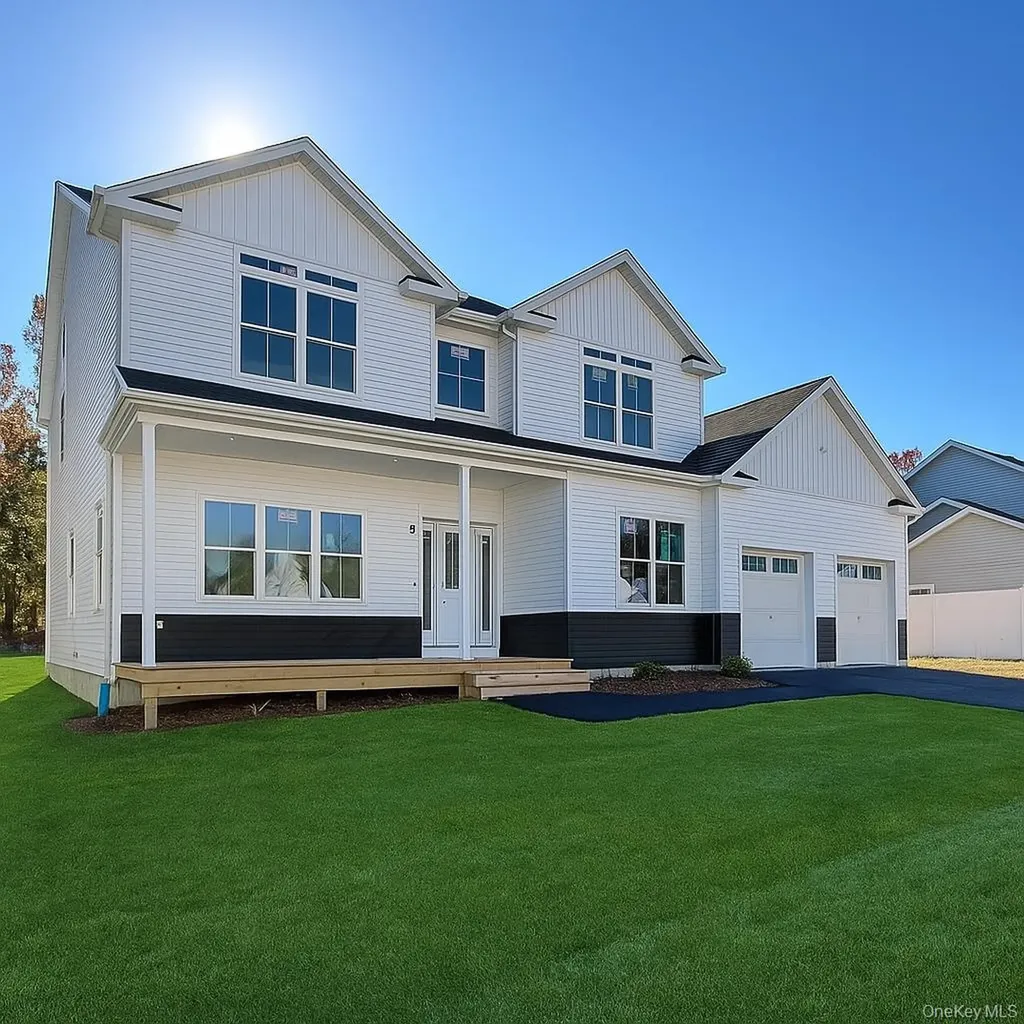 12 Fox Run Court Ridge NY 11961