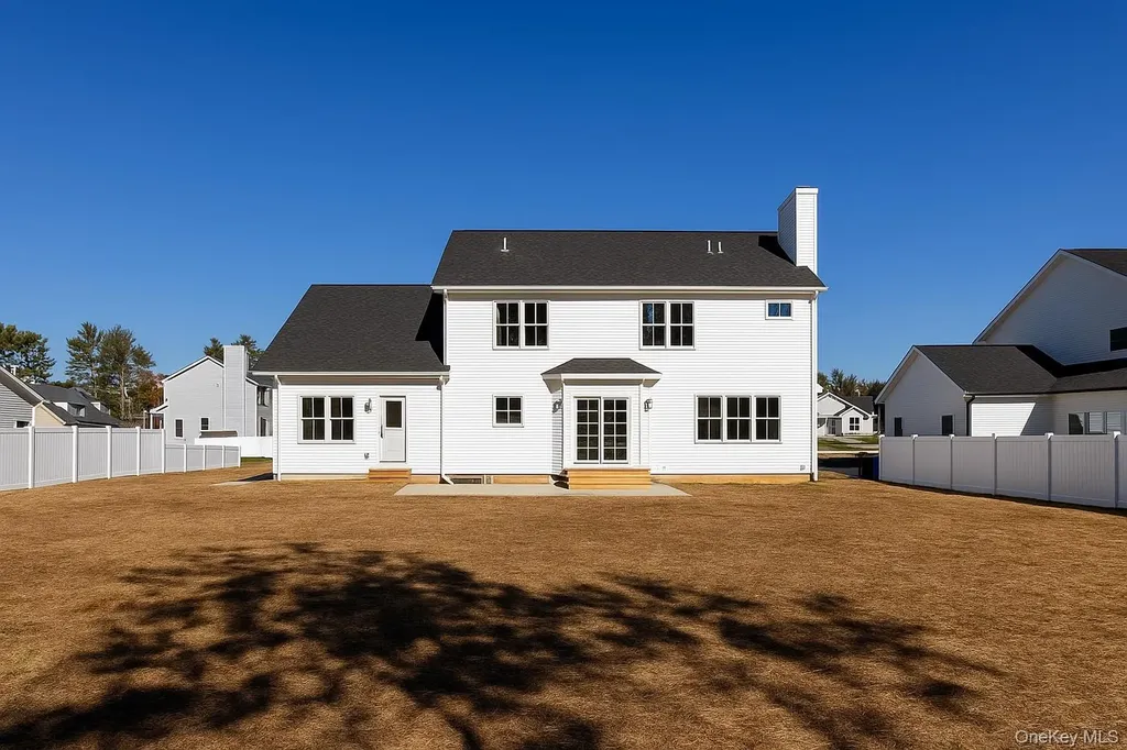 12 Fox Run Court Ridge NY 11961