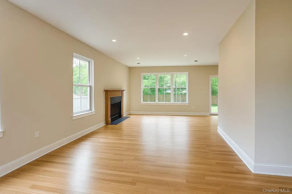 12 Fox Run Court Ridge NY 11961