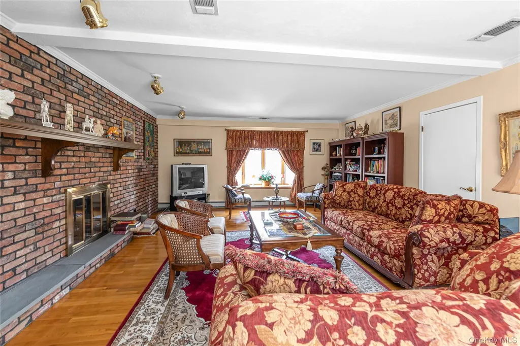 2T Coolidge Avenue Glen Head NY 11545