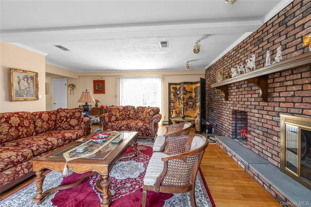 2T Coolidge Avenue Glen Head NY 11545