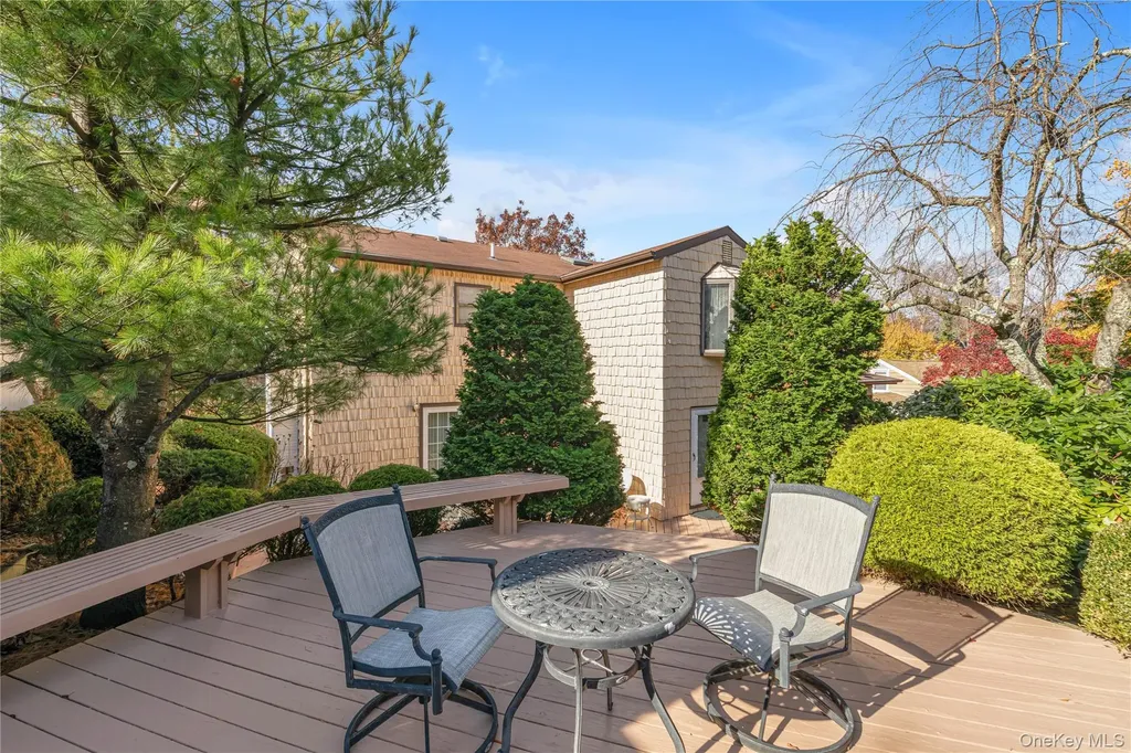 2T Coolidge Avenue Glen Head NY 11545