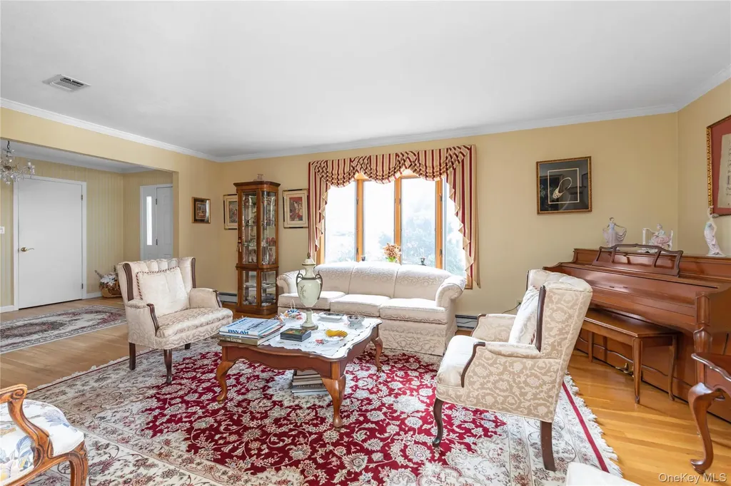 2T Coolidge Avenue Glen Head NY 11545