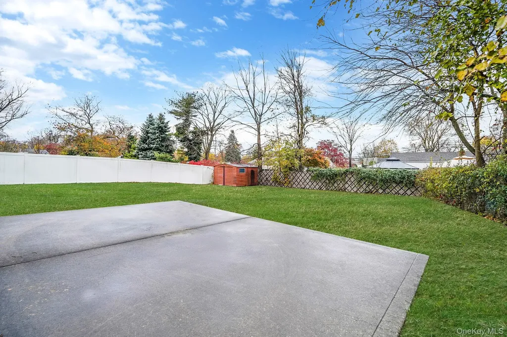 98 Rose Place Selden NY 11784