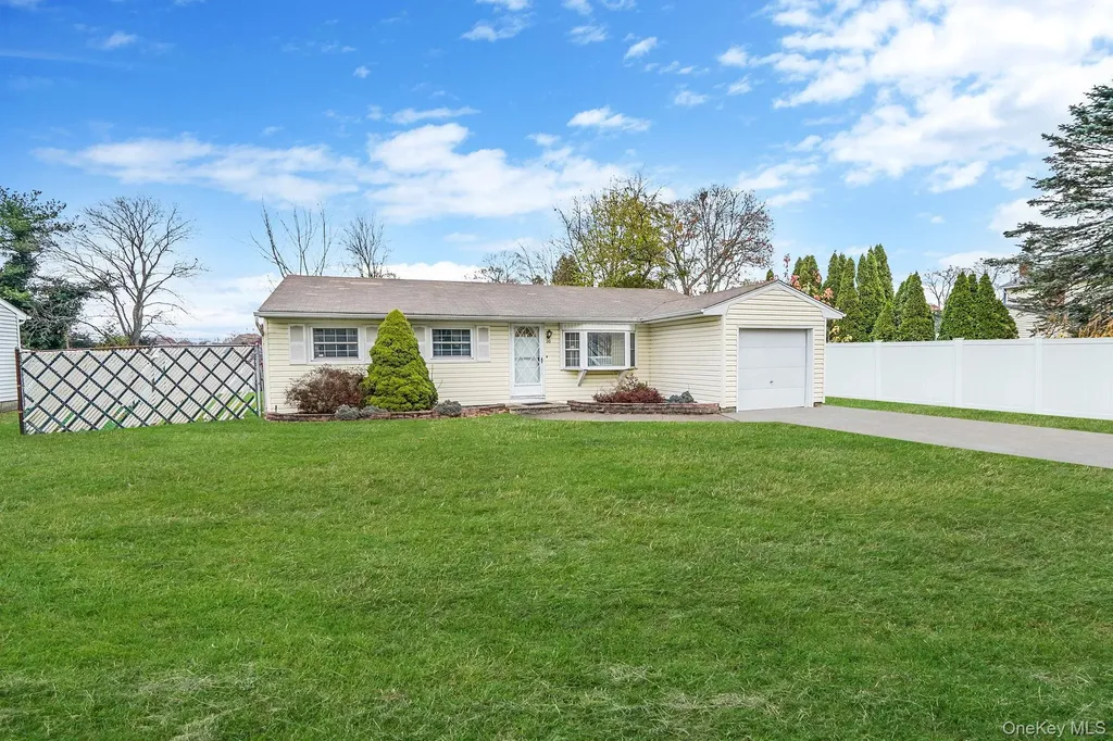 98 Rose Place Selden NY 11784