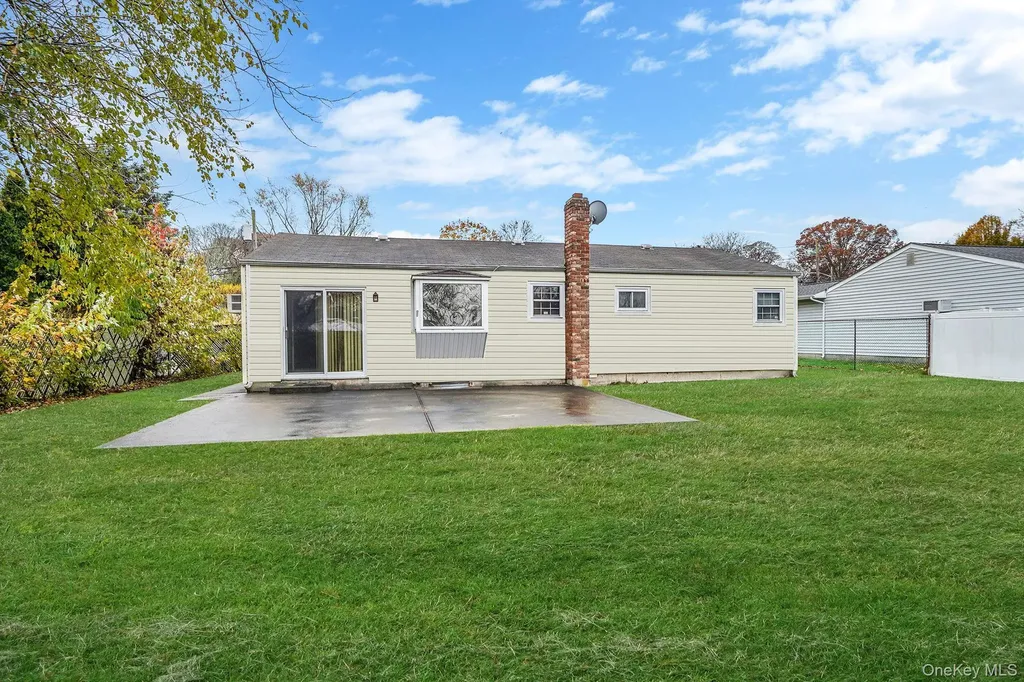 98 Rose Place Selden NY 11784