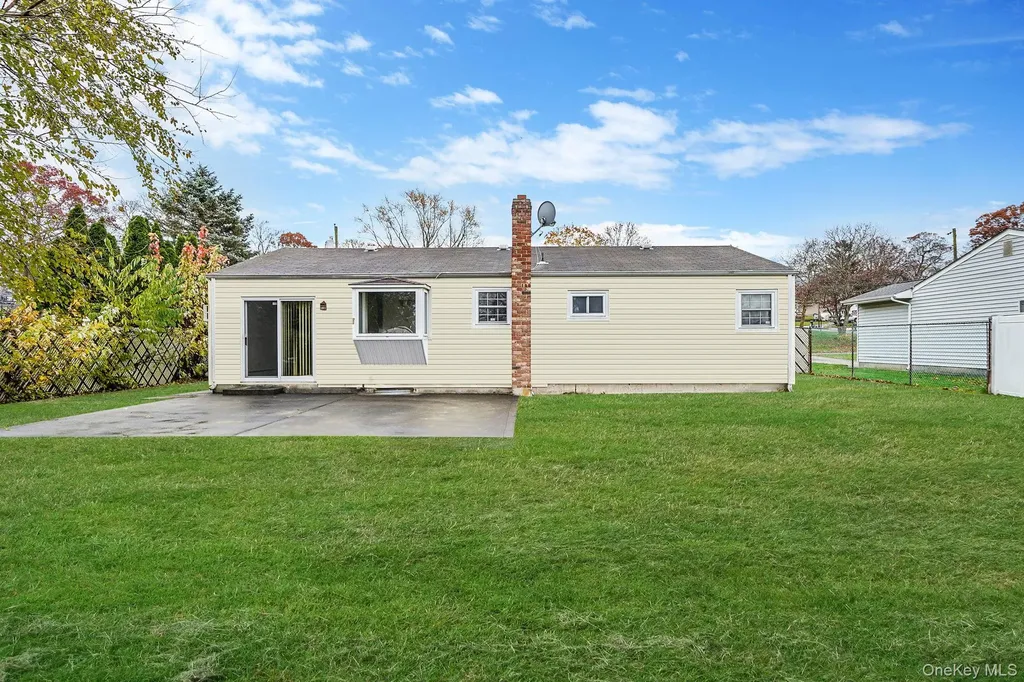 98 Rose Place Selden NY 11784