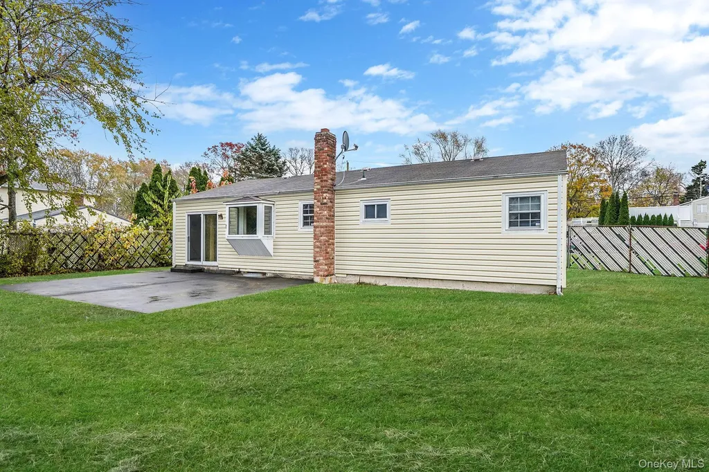 98 Rose Place Selden NY 11784