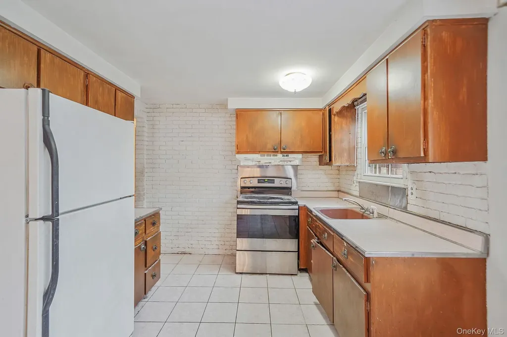 98 Rose Place Selden NY 11784