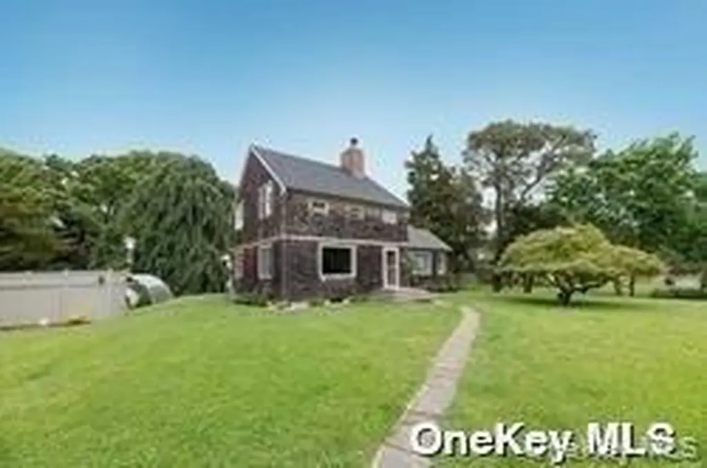 20 Clairedale Drive Hampton Bays NY 11946