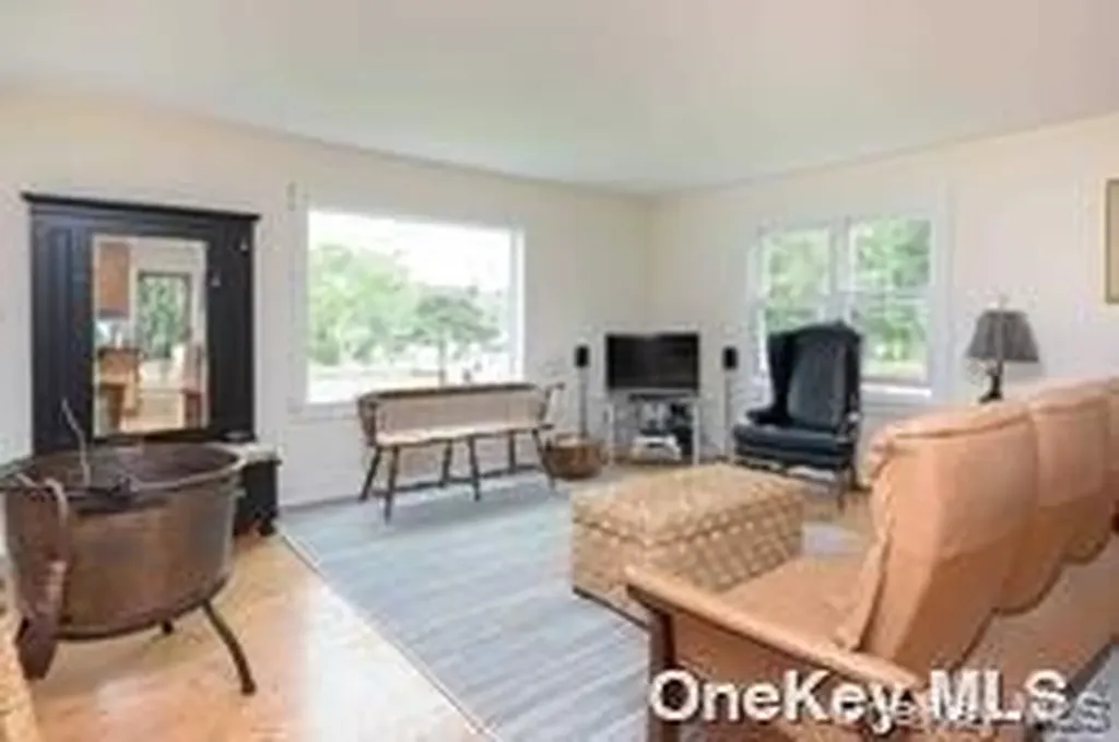 20 Clairedale Drive Hampton Bays NY 11946