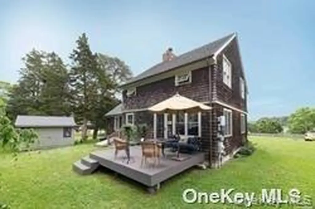 20 Clairedale Drive Hampton Bays NY 11946