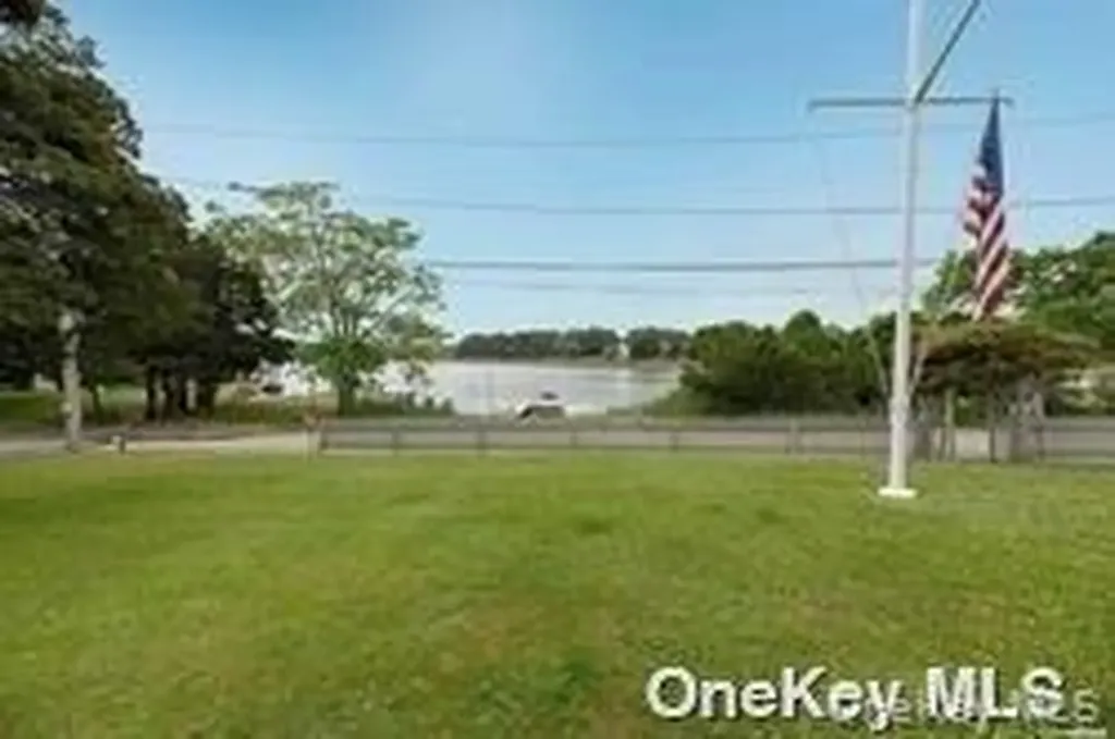 20 Clairedale Drive Hampton Bays NY 11946