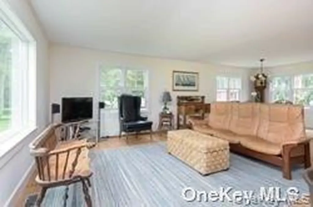 20 Clairedale Drive Hampton Bays NY 11946