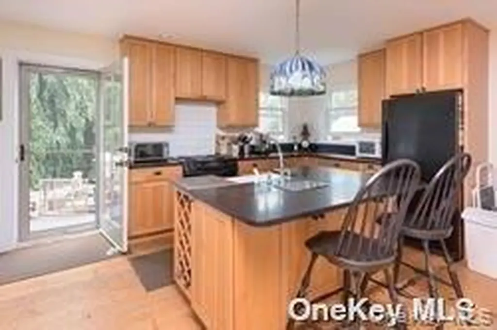 20 Clairedale Drive Hampton Bays NY 11946