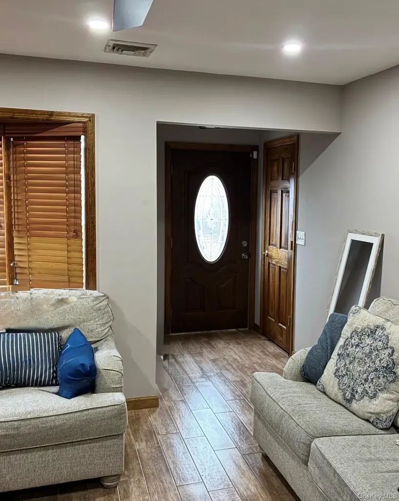 86 Scarcliffe Drive Malverne NY 11565