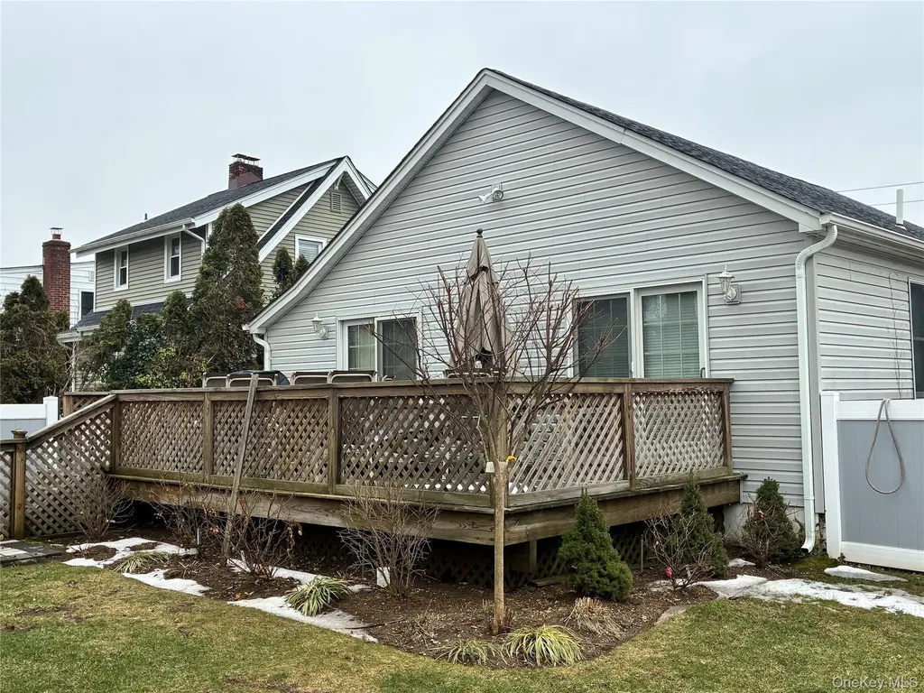 86 Scarcliffe Drive Malverne NY 11565