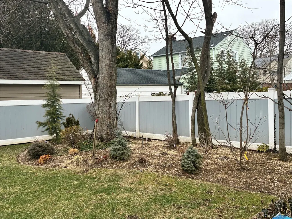 86 Scarcliffe Drive Malverne NY 11565