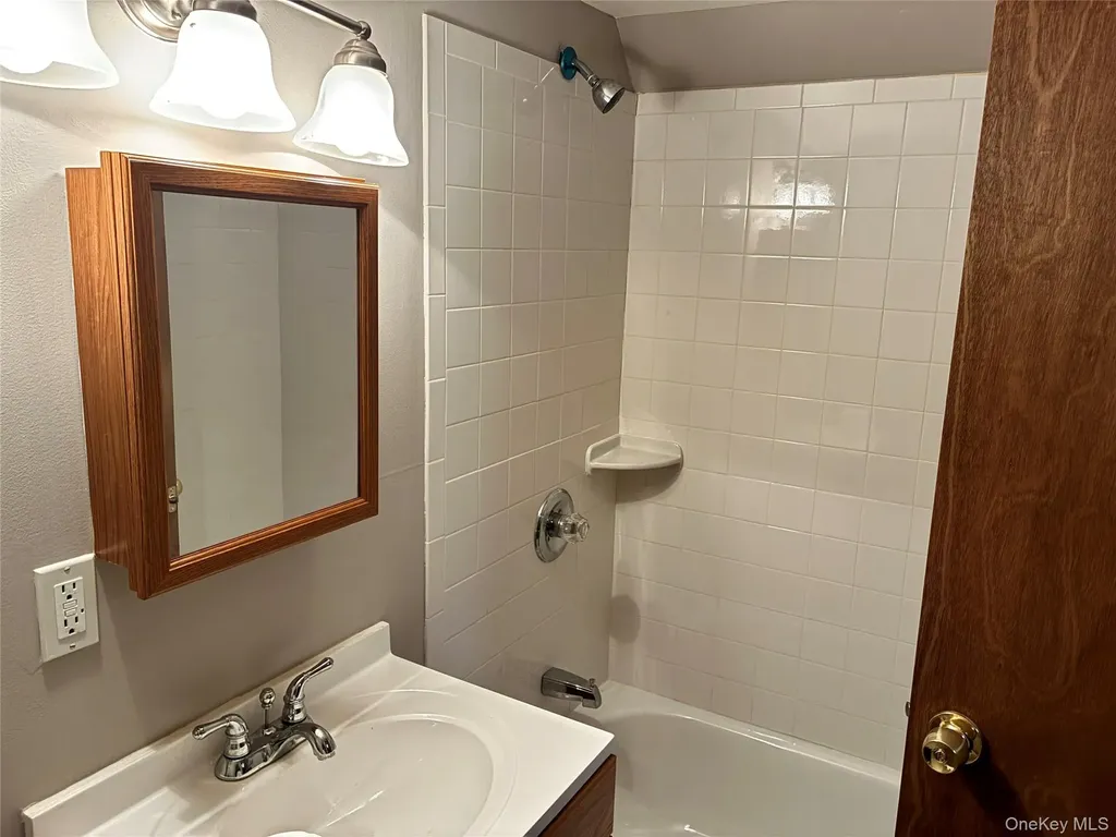 86 Scarcliffe Drive Malverne NY 11565