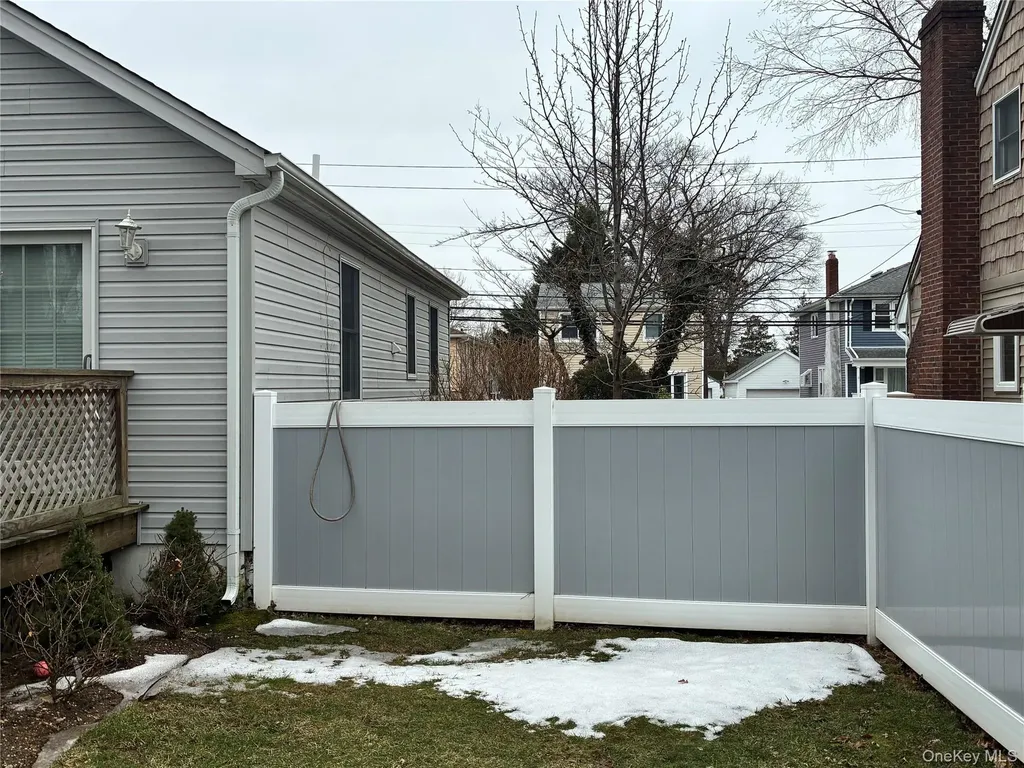 86 Scarcliffe Drive Malverne NY 11565