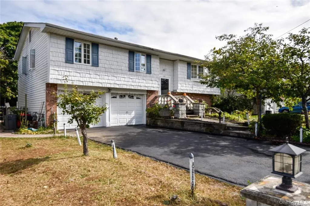 29 Andover Drive Deer Park NY 11729