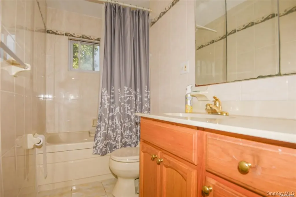 29 Andover Drive Deer Park NY 11729