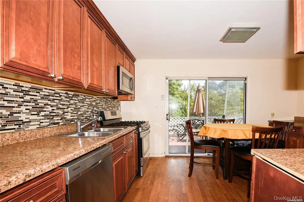 29 Andover Drive Deer Park NY 11729