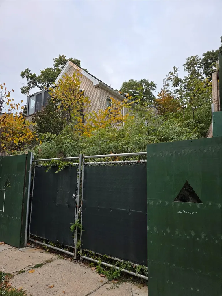 315 W 262nd Street Bronx NY 10471