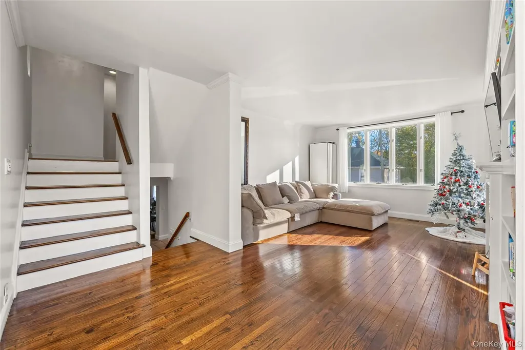 9 Hillside Avenue Glen Head NY 11545