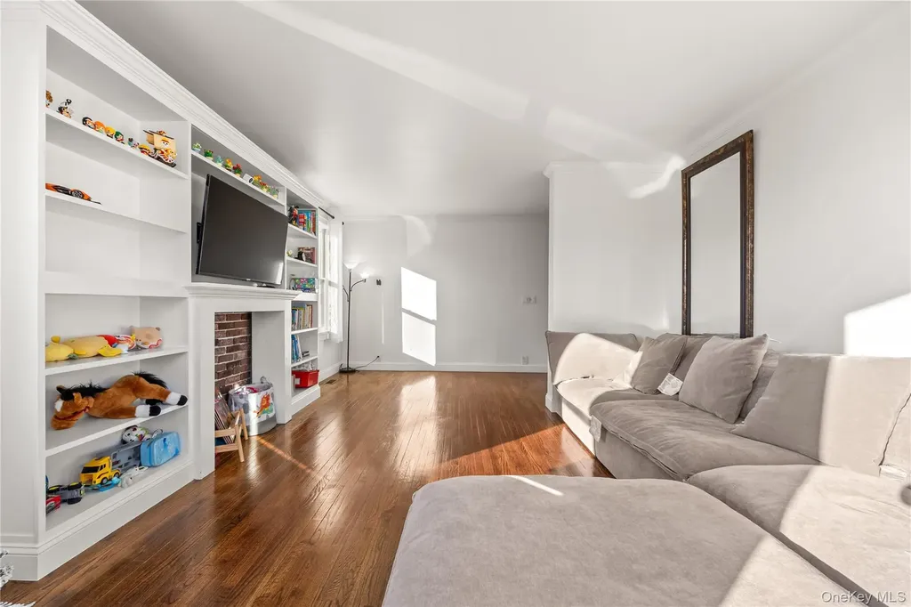 9 Hillside Avenue Glen Head NY 11545
