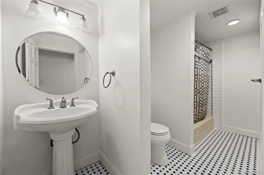 9 Hillside Avenue Glen Head NY 11545