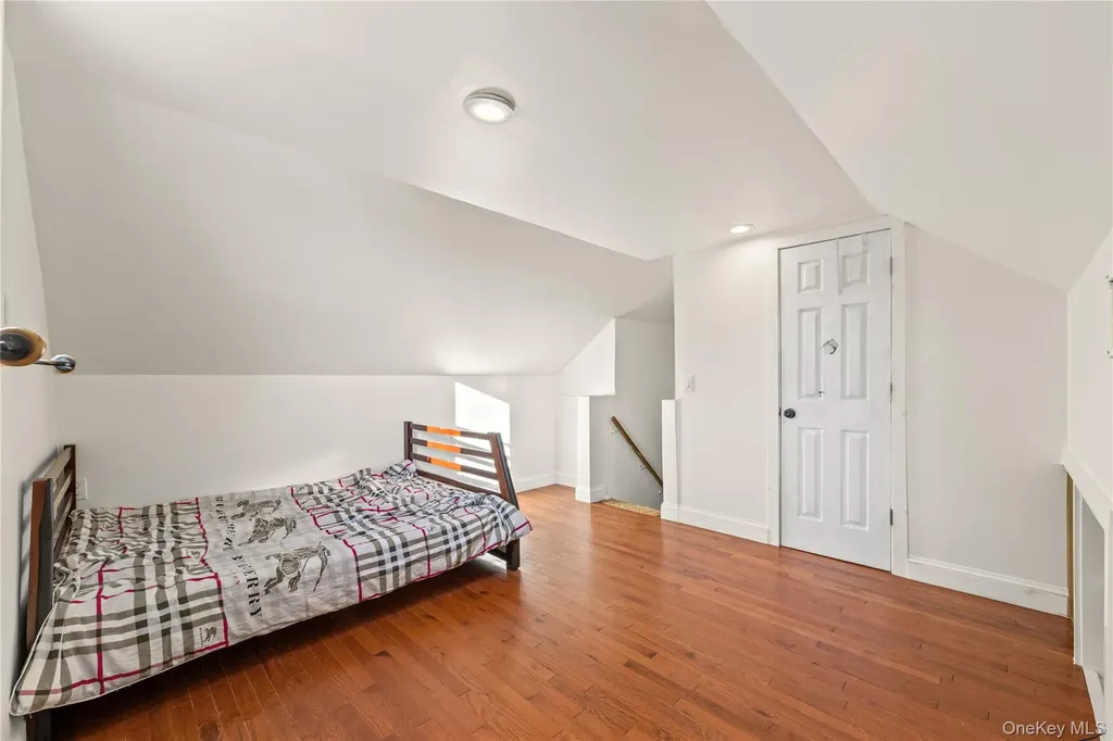 9 Hillside Avenue Glen Head NY 11545