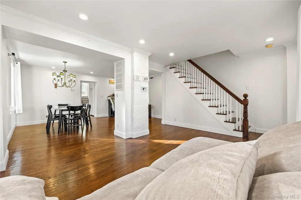 9 Hillside Avenue Glen Head NY 11545