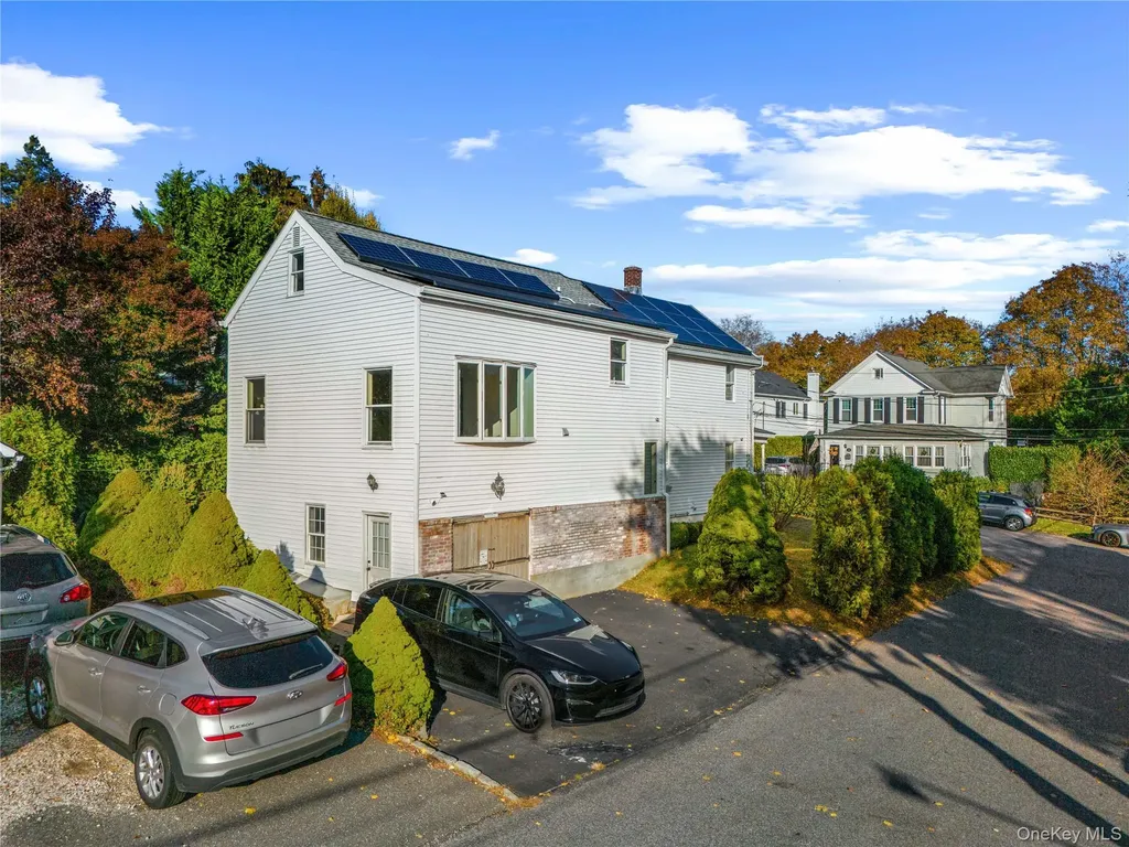 9 Hillside Avenue Glen Head NY 11545