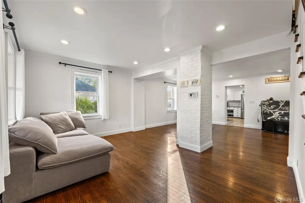 9 Hillside Avenue Glen Head NY 11545