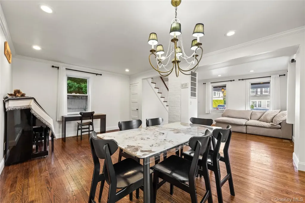 9 Hillside Avenue Glen Head NY 11545