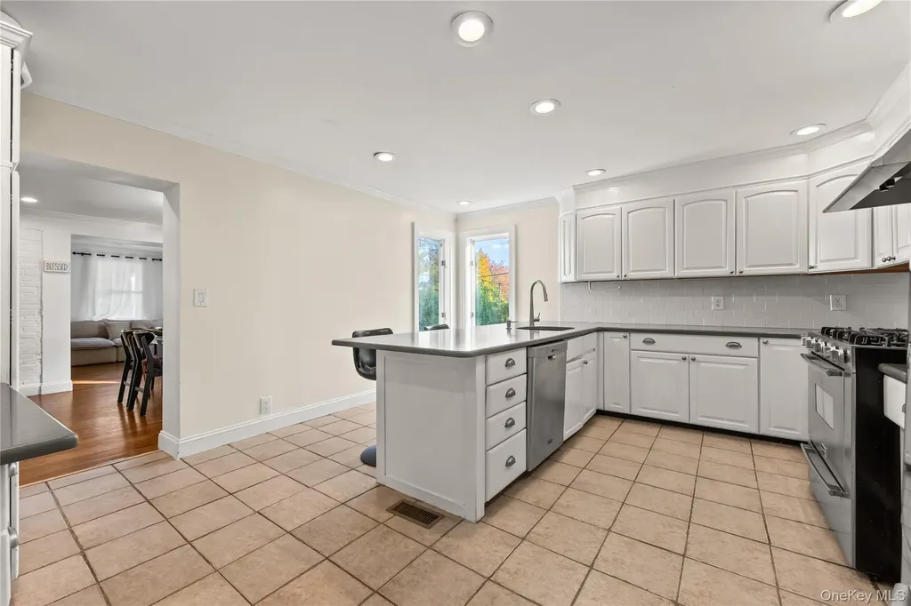 9 Hillside Avenue Glen Head NY 11545