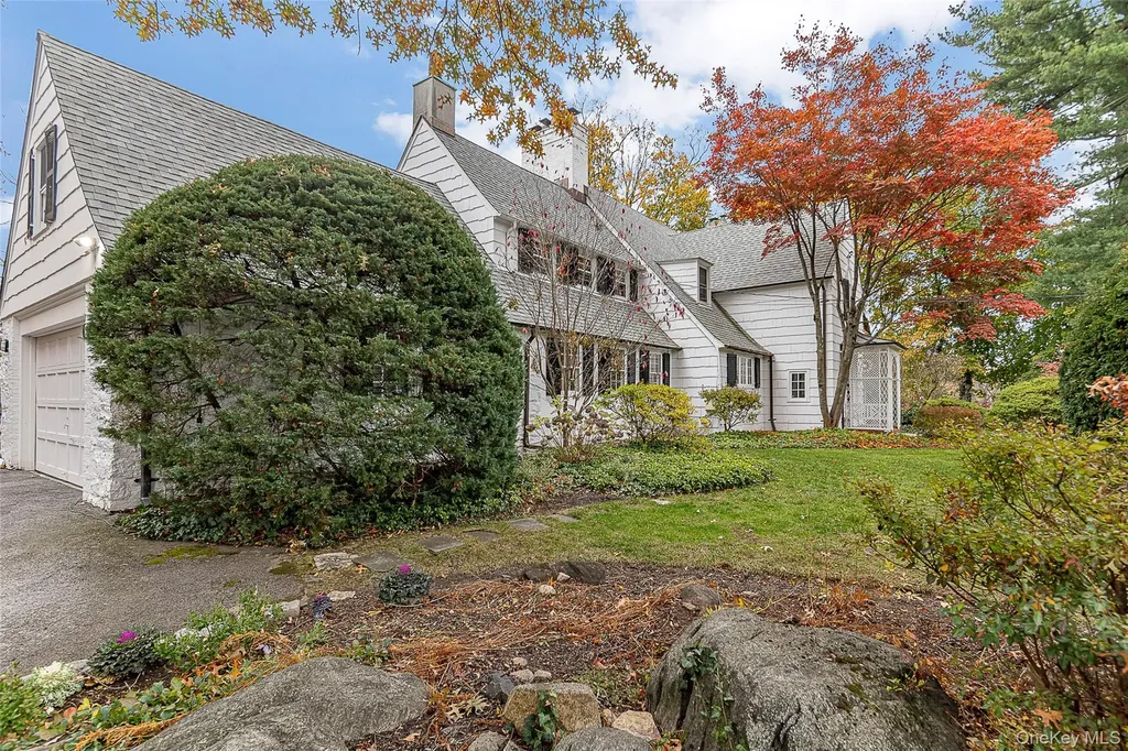 16 Aka 80 Hereford Road Bronxville NY 10708