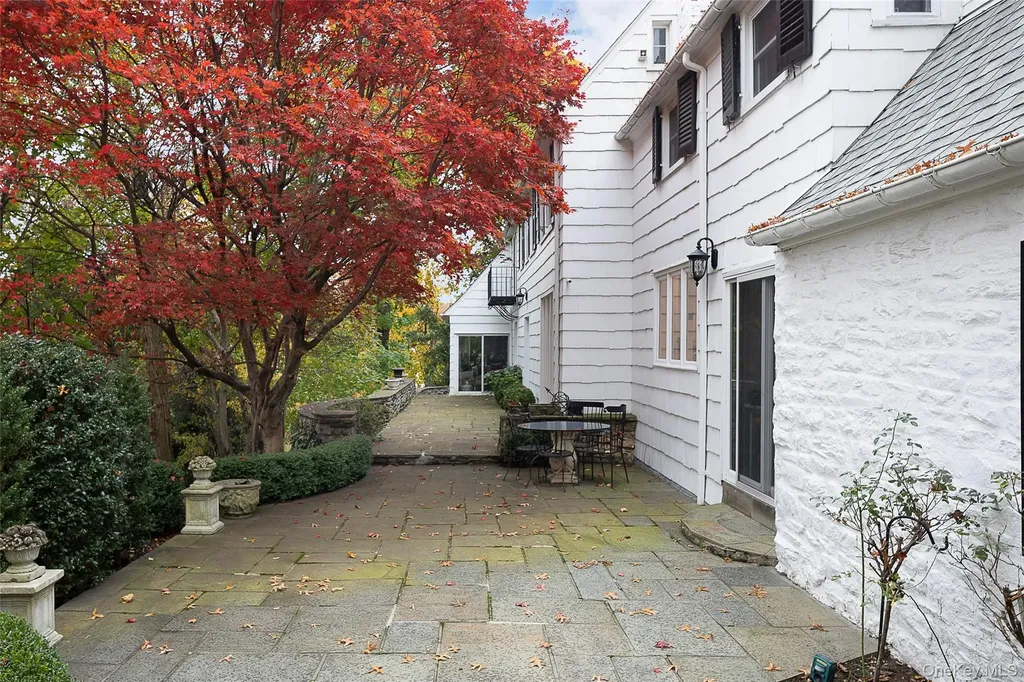 16 Aka 80 Hereford Road Bronxville NY 10708