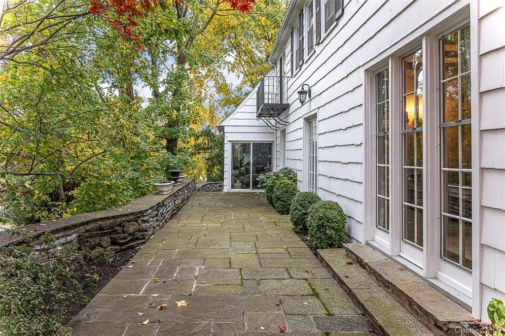 16 Aka 80 Hereford Road Bronxville NY 10708