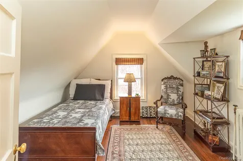 16 Aka 80 Hereford Road Bronxville NY 10708