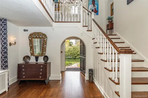 16 Aka 80 Hereford Road Bronxville NY 10708