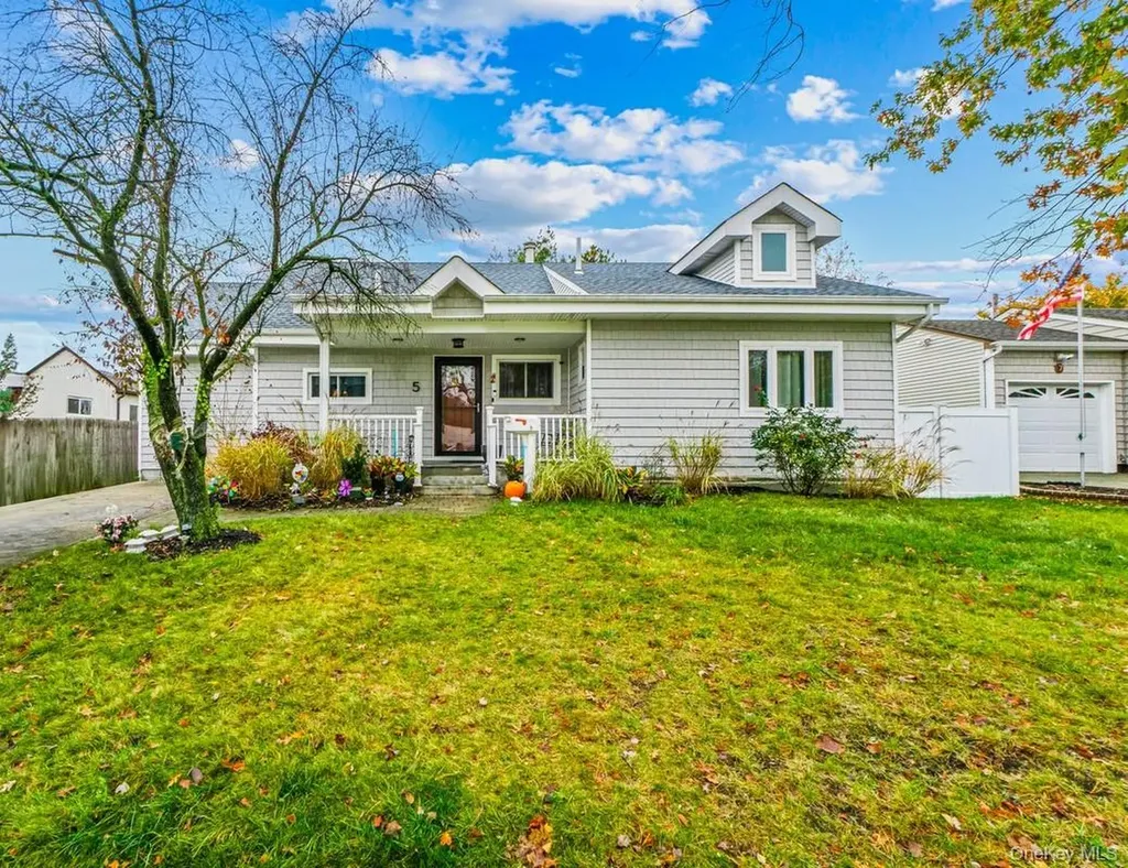 5 Terry Lane Plainview NY 11803