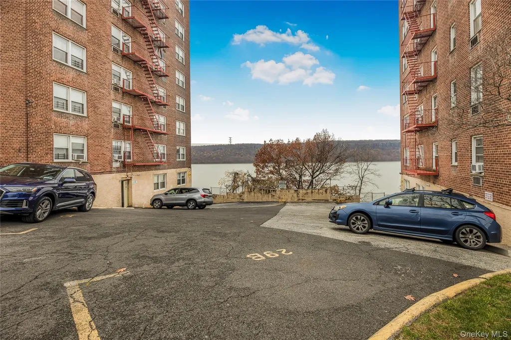 679 Warburton Avenue Yonkers NY 10701