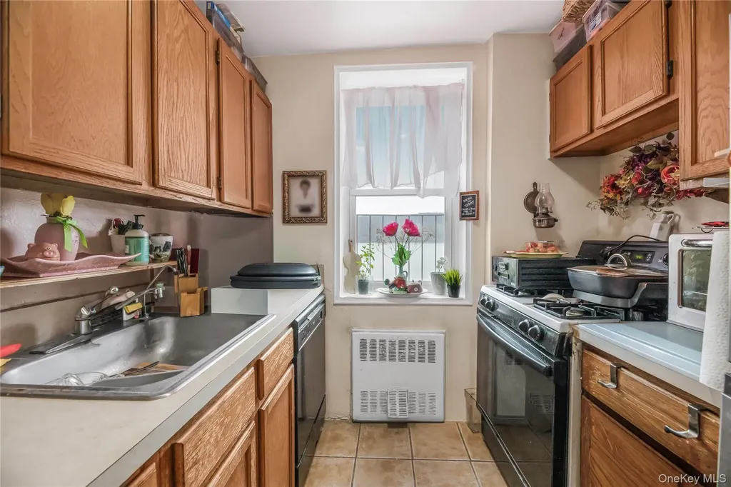 679 Warburton Avenue Yonkers NY 10701