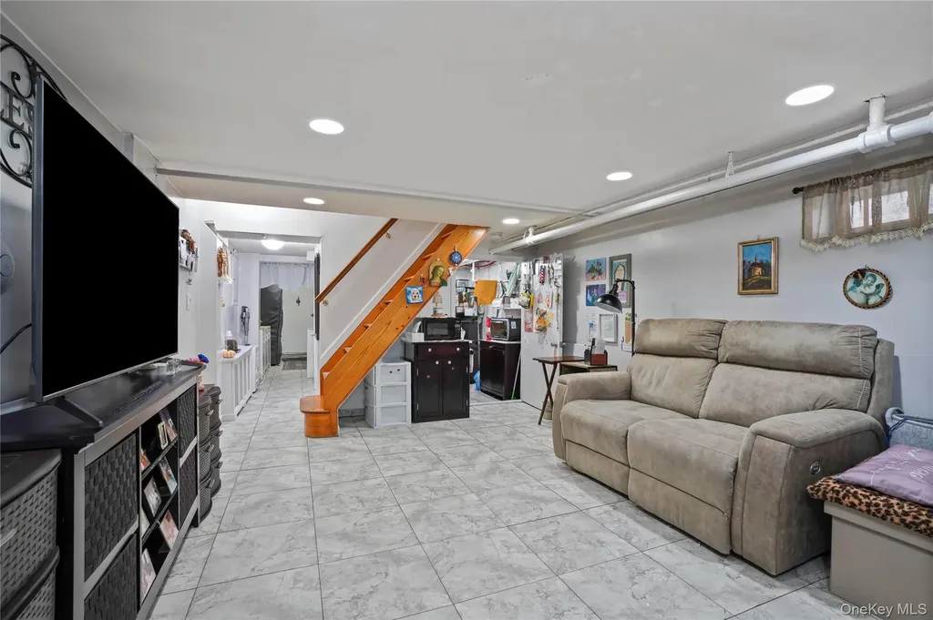 48 Gotham Avenue Brooklyn NY 11229