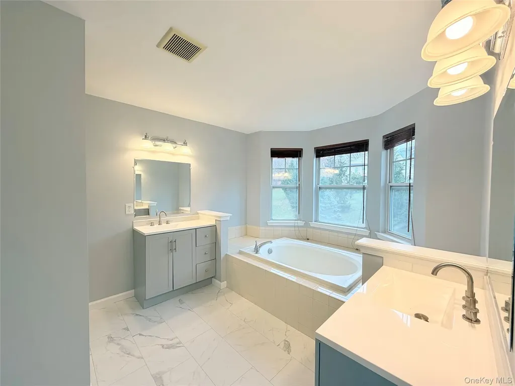 4 Avoncroft Lane Middletown NY 10940