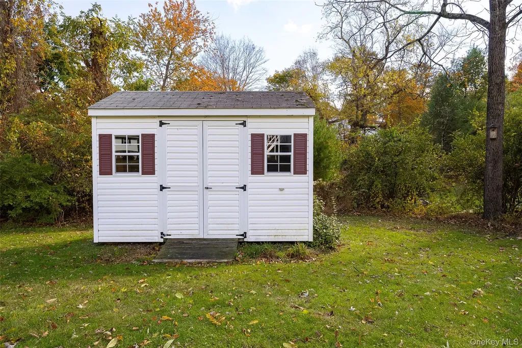 13 Chestnut Street Red Hook NY 12571